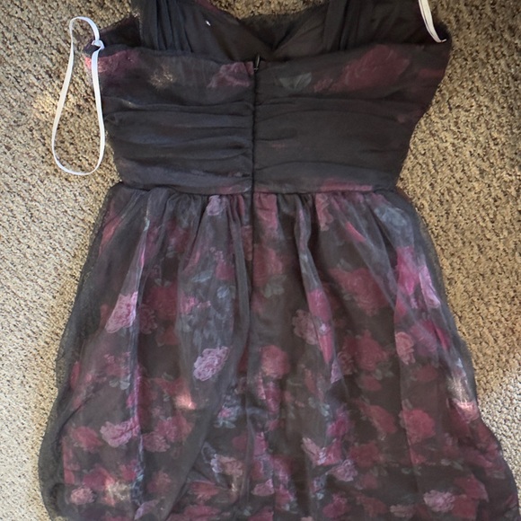 Lulu's Black and Red Sweetheart Midi Sundress - Picture 4 of 7